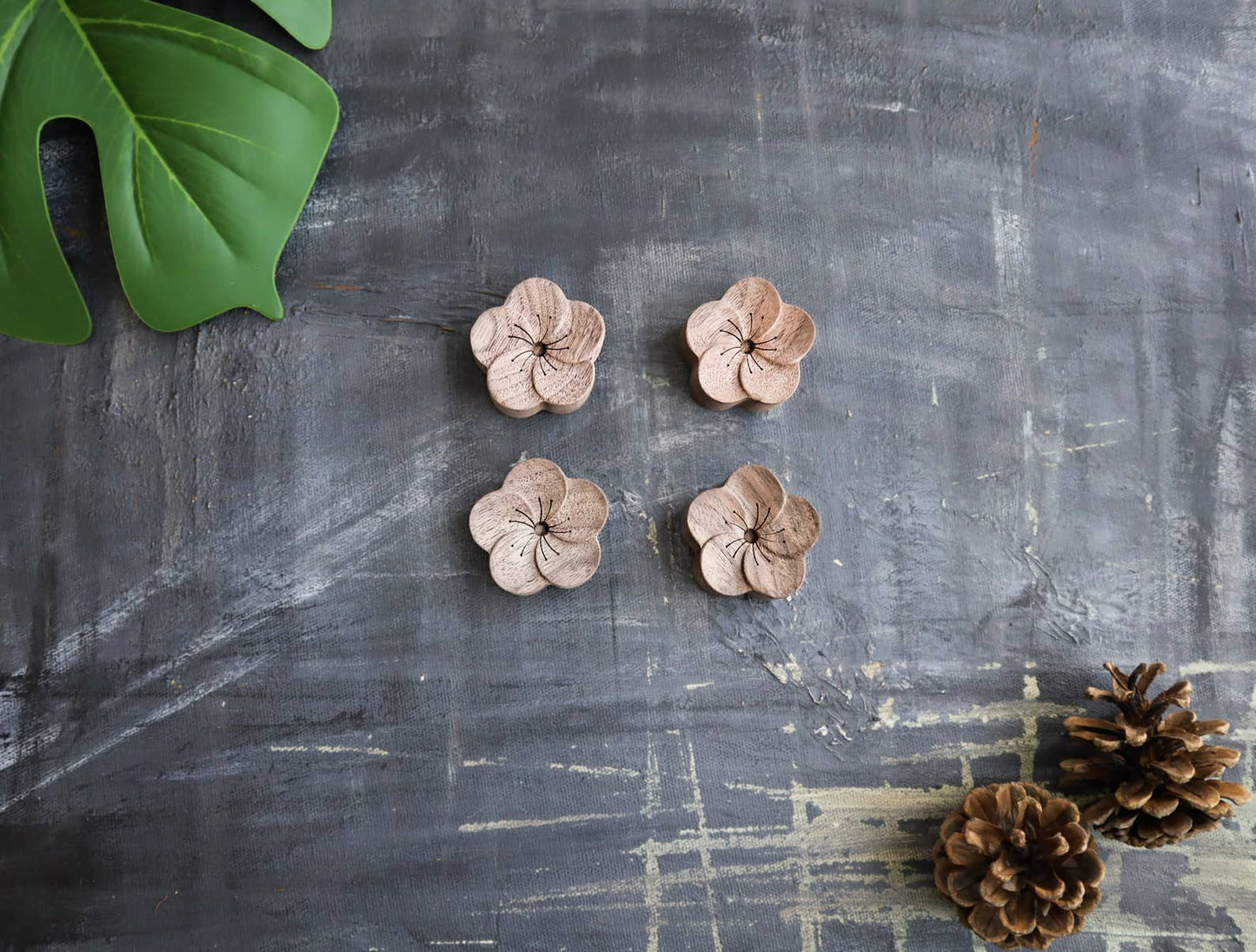 Wooden Essential Oil Diffuser for Car | Incense Holder: Magnetic Clip + Incense Holder